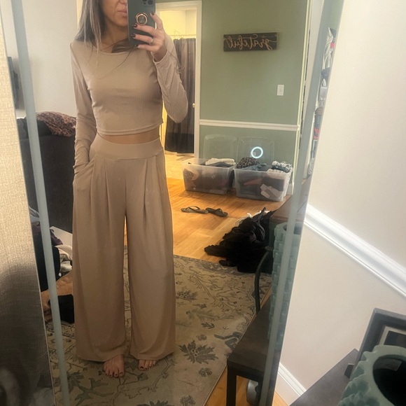 Two piece lounge, work, go out set - Picture 6 of 6